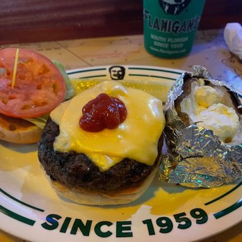 Flanigan's - Doral - Lunch Special Burger - Bars Near Me - Doral, Florida