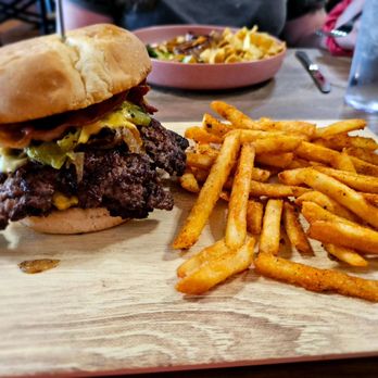 375 Social Kitchen - Cheeseburger - Asian Fusion Near Me - Universal City, Texas 375 Social Kitchen - Cheeseburger - Asian Fusion Near Me - Universal City, Texas