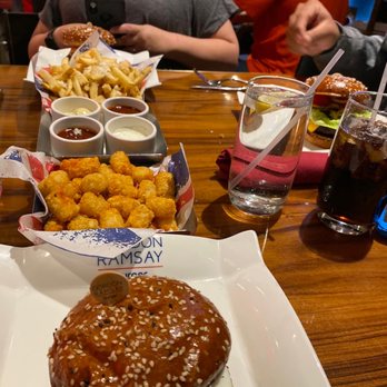 Gordon Ramsay Burger Las Vegas - Farm table burger, tater tots and truffle fries - Burgers Near Me - Las Vegas, Nevada Gordon Ramsay Burger Las Vegas - Farm table burger, tater tots and truffle fries - Burgers Near Me - Las Vegas, Nevada