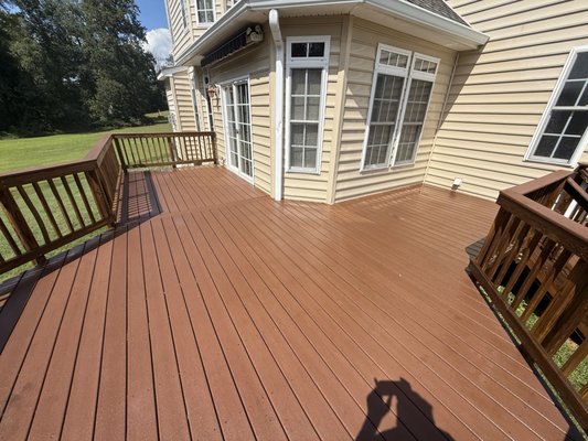 Old composite decking cleaned right up - Got a call from a customer who wanted an old composite deck cleaned up. The customer told us that their expectations were low giving the fact that it's an old composite deck. We insured them that we could handle it and make it look new again and she had a hard time believing us. When it was all said and done, she was amazed with the outcome and promised to use us for all her power washing needs.