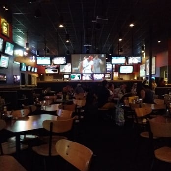 Buffalo Wild Wings - Empty - American Near Me - Long Beach, California