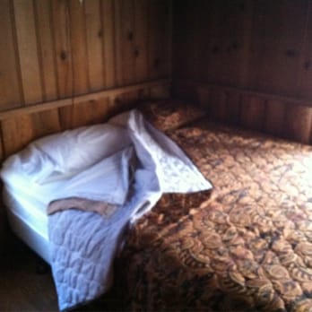 Kaibab Lodge - Icky bed spread and blanket. - Hotels Near Me - Fredonia, Arizona Kaibab Lodge - Icky bed spread and blanket. - Hotels Near Me - Fredonia, Arizona