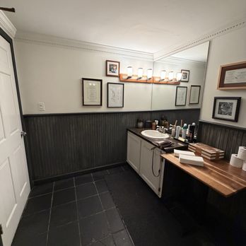 610 Magnolia - Restroom - Southern Near Me - Louisville, Kentucky 610 Magnolia - Restroom - Southern Near Me - Louisville, Kentucky