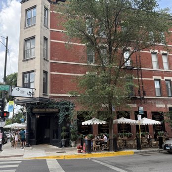 Armitage Alehouse - Corner storefront and view of their patio tables along Sheffield Ave. - Pubs Near Me - Chicago, Illinois Armitage Alehouse - Corner storefront and view of their patio tables along Sheffield Ave. - Pubs Near Me - Chicago, Illinois