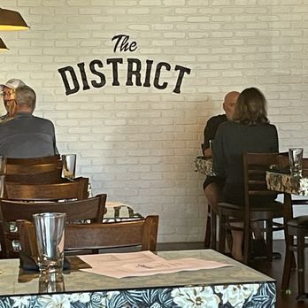 The District Eatery Tap & Barrel - Cocktail Bars Near Me - Sanford, Florida