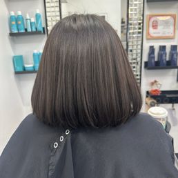 Great color match and clean bob cut Great color match and clean bob cut