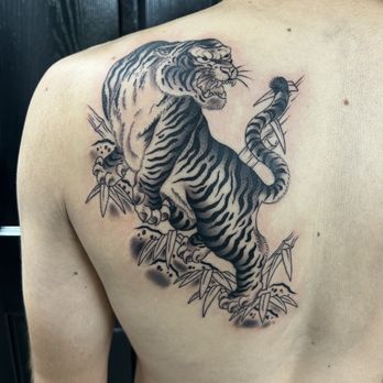 Luckys Tattoo - Tattoo Near Me - Santa Susana, California