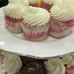 Yokl - One of our stops was a cupcake shop. Great end to the tour.
