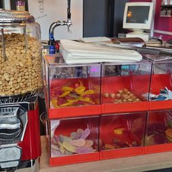 Erdnuss-Automat und andere Sweets