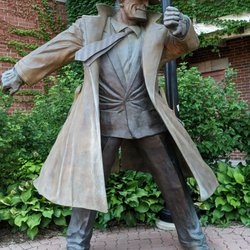 Dick Tracy Monument