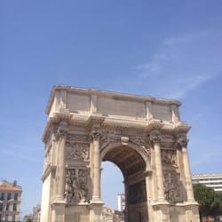 Arc de Triomphe Porte d'Aix