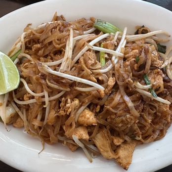 Simi Thai Cuisine - Chicken pad thai - Thai Near Me - Simi Valley, California Simi Thai Cuisine - Chicken pad thai - Thai Near Me - Simi Valley, California