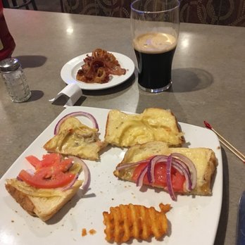 Headquarters Bar & Restaurant - This is what happens when your stuffed grilled cheese is missing key ingredients. They bring it on a side plate after your food is cold. - Sports Bars Near Me - Oregon, Wisconsin