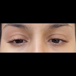 You can tell they are different sizes. This is clearly not even a lift. A lash curler could do a better job.
