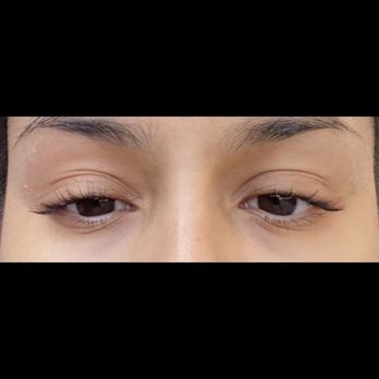 Sika Threading Salon - Bushwick - You can tell they are different sizes. This is clearly not even a lift. A lash curler could do a better job. - Waxing Near Me - Brooklyn, New York