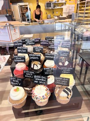 Treat Cupcake Bar by null