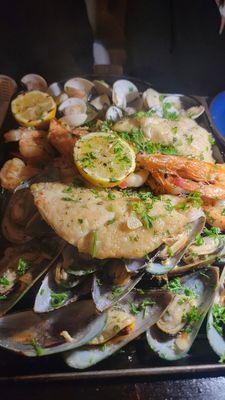 Descorche Restaurant & Wine Bar by null