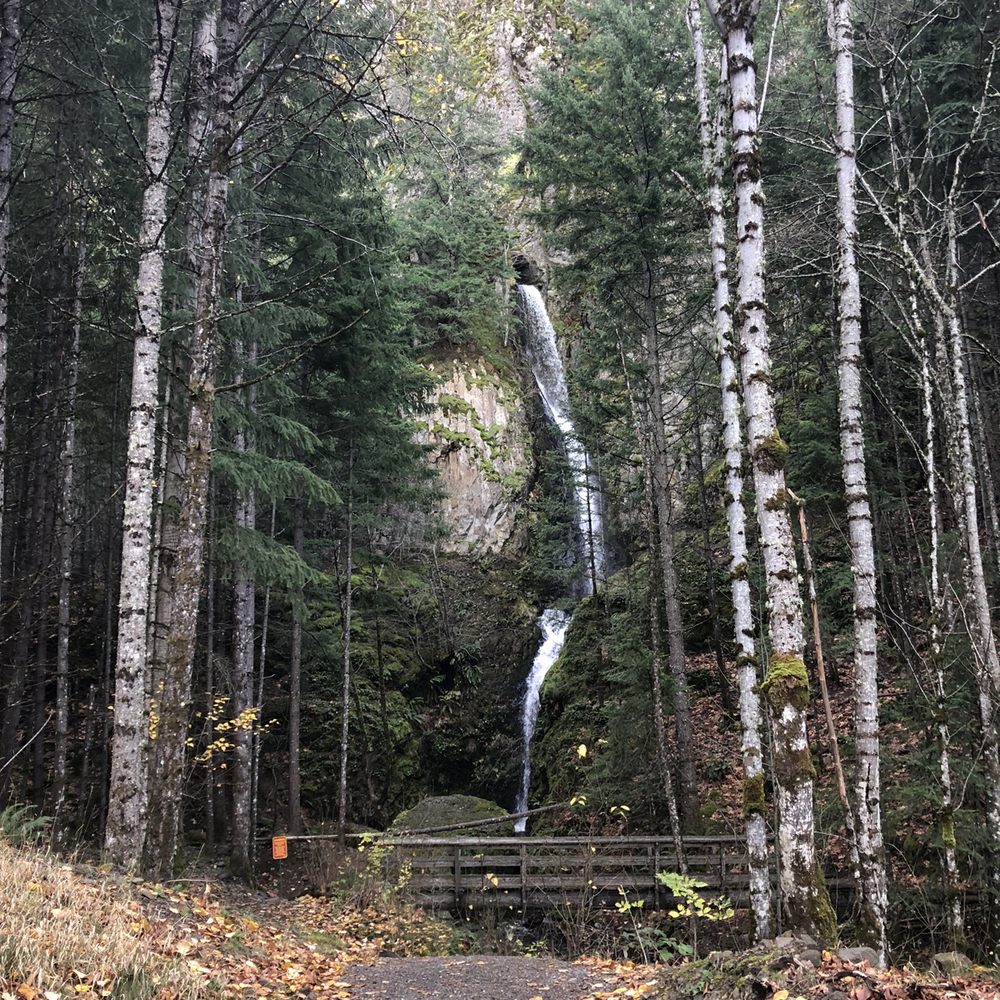 Starvation Creek State Park - Hole in the Wall Falls - Hiking Near Me - Cascade Locks, Oregon Starvation Creek State Park - Hole in the Wall Falls - Hiking Near Me - Cascade Locks, Oregon
