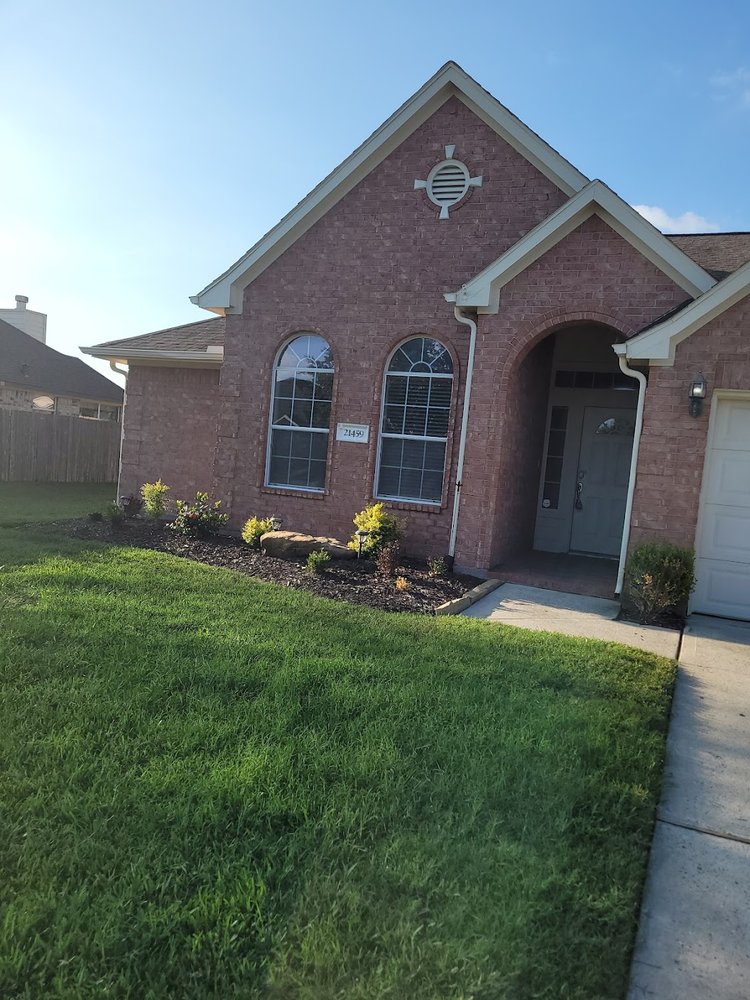 Slide of Trace Roofing & Construction