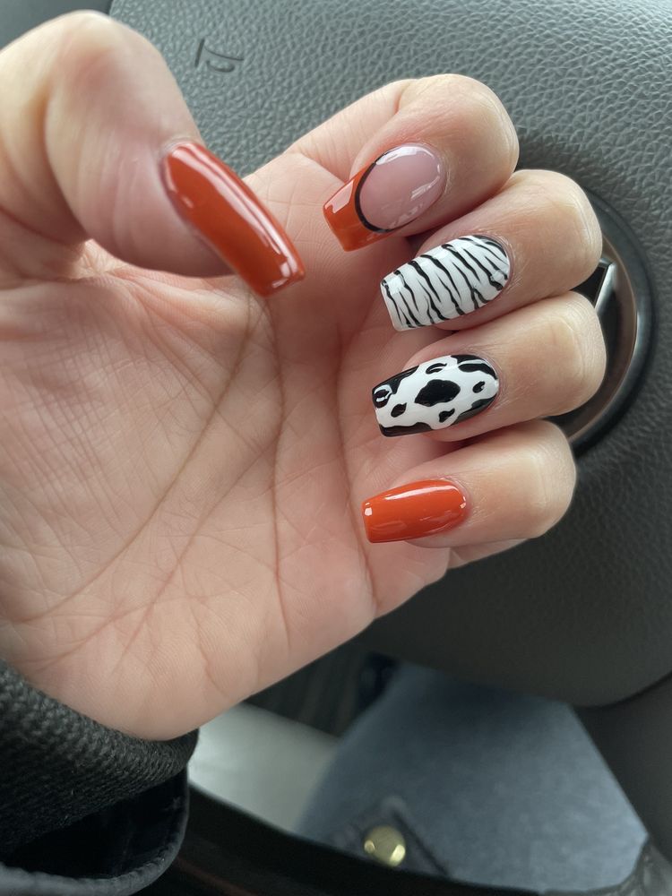 Q Nails Logo