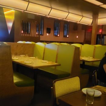 Nonno's - Interior - Pizza Near Me - Houston, Texas