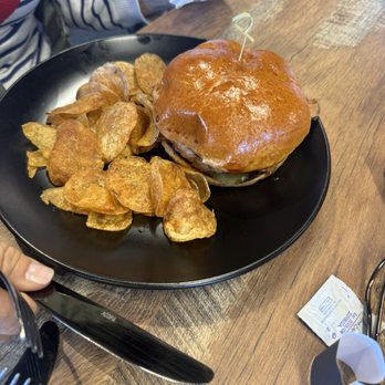 Common Grounds - Smokehouse Burger - Coffee Roasteries Near Me - Jefferson Valley, New York