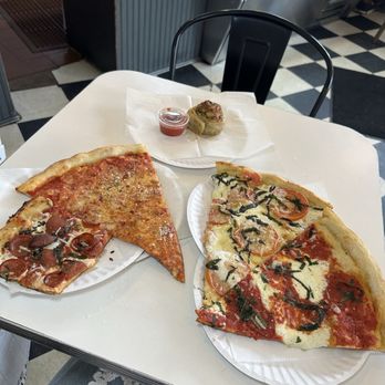 Williamsburg Pizza - Pizza Near Me - Brooklyn, New York