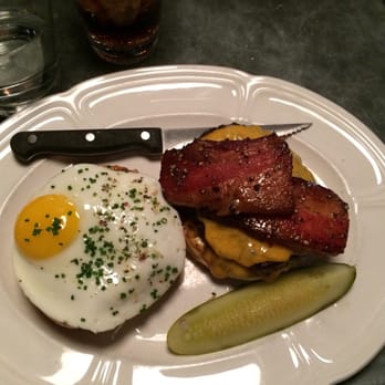 Au Cheval - Single cheeseburger with fried egg and bacon - Bars Near Me - Chicago, Illinois Au Cheval - Single cheeseburger with fried egg and bacon - Bars Near Me - Chicago, Illinois