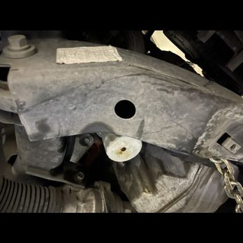 Valvoline Instant Oil Change - Oil leaking from the filter - Oil Change Stations Near Me - Prosper, Texas Valvoline Instant Oil Change - Oil leaking from the filter - Oil Change Stations Near Me - Prosper, Texas