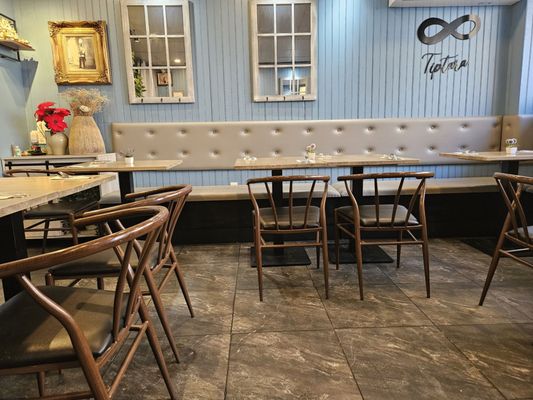 Tiptara : Thai Food by null