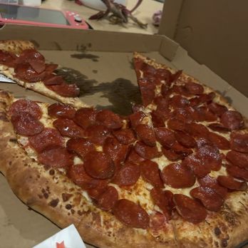 Pizza King - Delicious  very very yummy! I used don't leave reviews! But totally earned it - Pizza Near Me - Compton, California