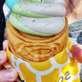 Somisomi - Half matcha and half oreo flavor ice cream with taro filled taiyaki! This is amazing. - Desserts Near Me - Cupertino, California Somisomi - Half matcha and half oreo flavor ice cream with taro filled taiyaki! This is amazing. - Desserts Near Me - Cupertino, California