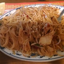 Phan-Shin Chinese & Thai Restaurant - Pad Thai