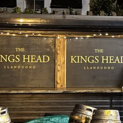 Kings Head - Outside