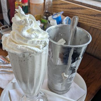 Pete's Henny Penny Restaurant - Muddy Shake - American Near Me - Petaluma, California