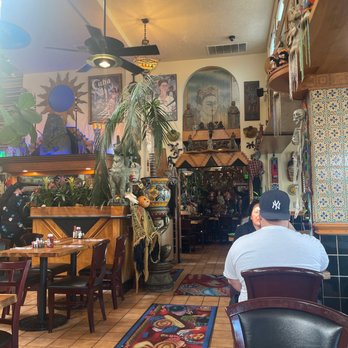 Tower Cafe - Inside - Breakfast & Brunch Near Me - Sacramento, California