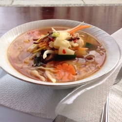 Vietnam Imbiss - Die berühmte Sauer-Scharf-Suppe, hier mit Hühnchen!