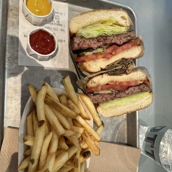 Gott's Ferry Building - Burger & fries - Burgers Near Me - San Francisco, California