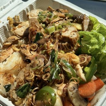 Banh Mi’licious - Lemongrass chicken rice plate - Noodles Near Me - Honolulu, Hawaii Banh Mi’licious - Lemongrass chicken rice plate - Noodles Near Me - Honolulu, Hawaii