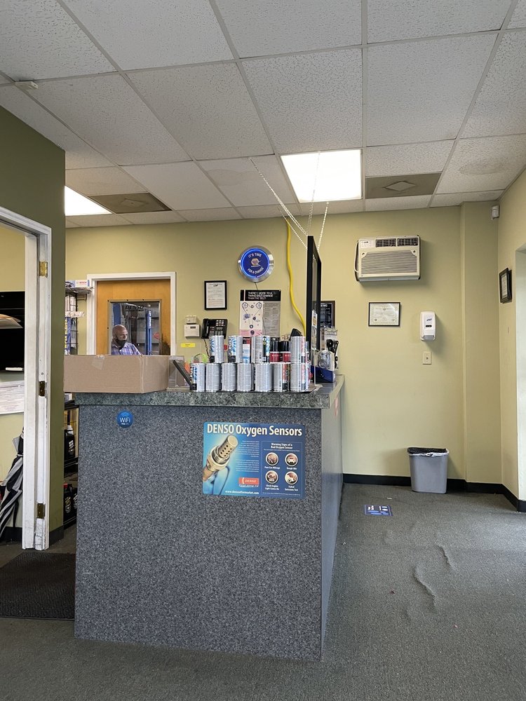 HITECH AUTOMOTIVE Updated September 2024 15 Photos 608 N Polk St