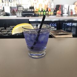 Tootie's Place - Empress Gin & tonic