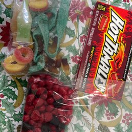 Boston baked beans, jelly raspberries, peach-O-rings, sour gummy strips, wax bottles, cola candy... Boston baked beans, jelly raspberries, peach-O-rings, sour gummy strips, wax bottles, cola candy...