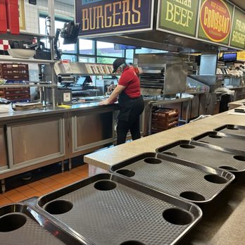 Portillo's Fishers - Server making chicken sandwich - Hot Dogs Near Me - Fishers, Indiana Portillo's Fishers - Server making chicken sandwich - Hot Dogs Near Me - Fishers, Indiana