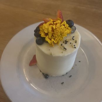 Hank's - chantilly cake - Coffee & Tea Near Me - Austin, Texas