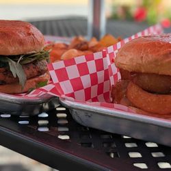 Fat Tomato Grill - Harvest Veggie Burger & Wiggly Bridge Burger