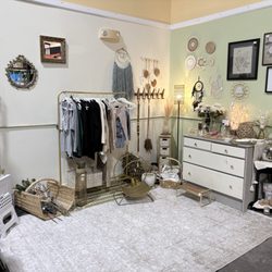 Second Chances Consignment Shoppe - Very pretty booths !
