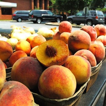 Barnesville Farmers Market - peaches in baskets - Farmers Market Near Me - Barnesville, Georgia Barnesville Farmers Market - peaches in baskets - Farmers Market Near Me - Barnesville, Georgia