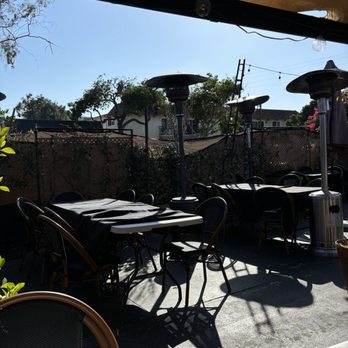 Vito Restaurant - Very unattractive back patio - Italian Near Me - Santa Monica, California Vito Restaurant - Very unattractive back patio - Italian Near Me - Santa Monica, California