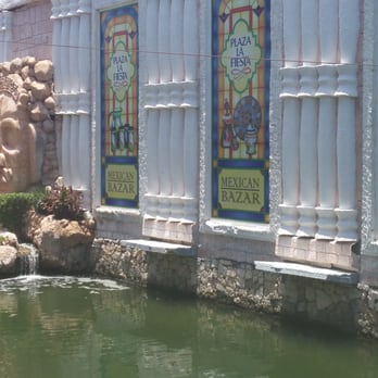La Isla - Beautiful area to walk around and gawk... - Shopping Centers Near Me - Cancún, ROO La Isla - Beautiful area to walk around and gawk... - Shopping Centers Near Me - Cancún, ROO