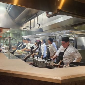 Houston's Restaurant - Restaueabt - Steakhouses Near Me - Pasadena, California